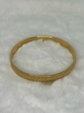 VINTAGE MONET BANGLE BRACELET